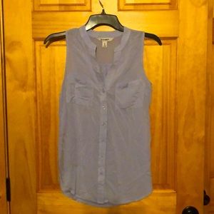 Sleevless button up shirt